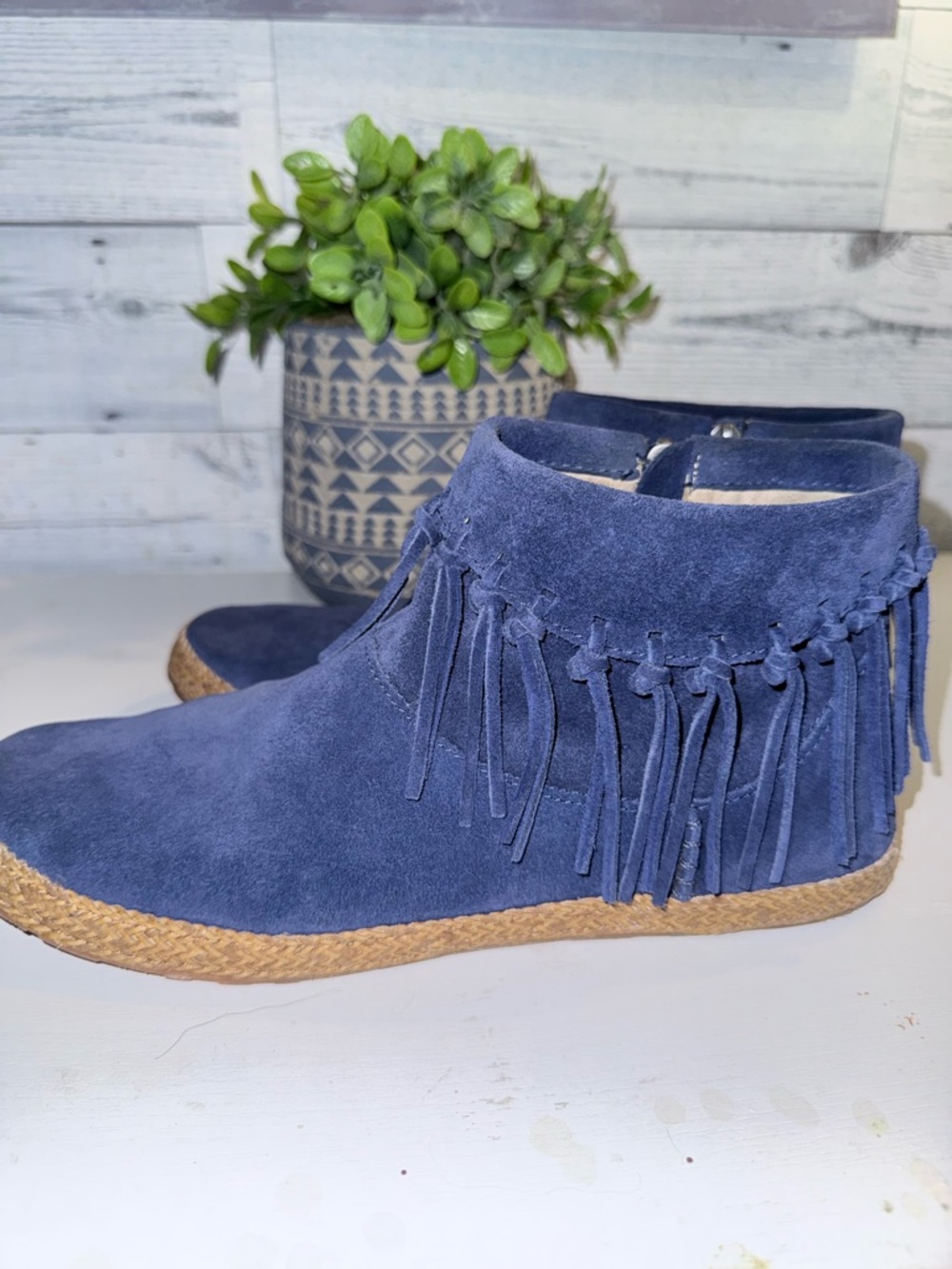 UGG Shenandoah Fringe Moccasins Boots Size 7 Blue